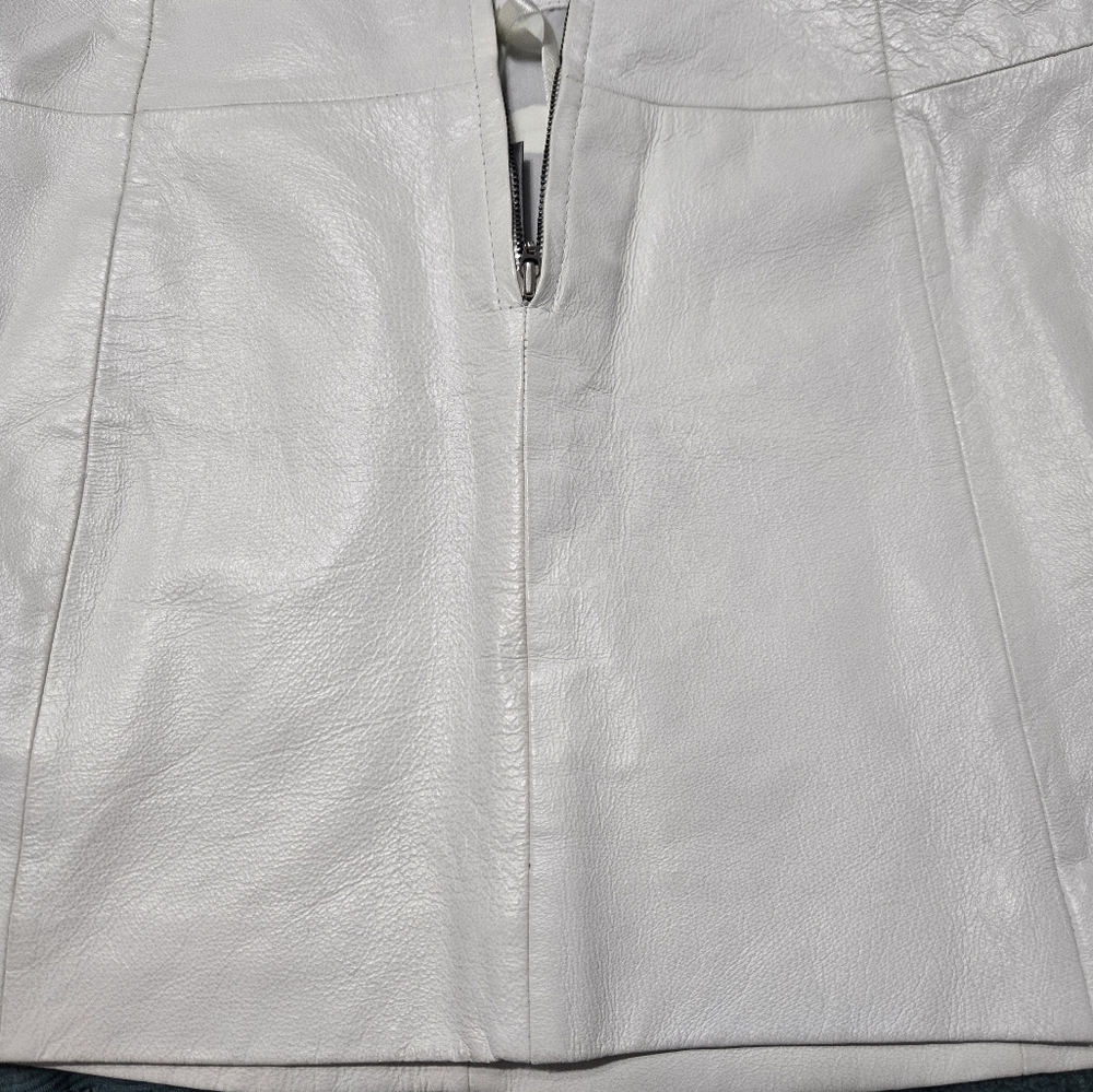 Wilson Leather mini skirt, sz 4, White - Picture 6 of 9